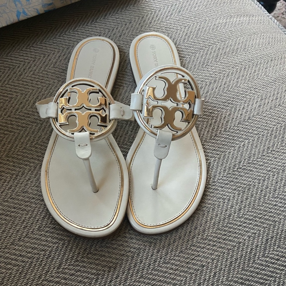 10.5 like new-worn maybe five times.  Miller.